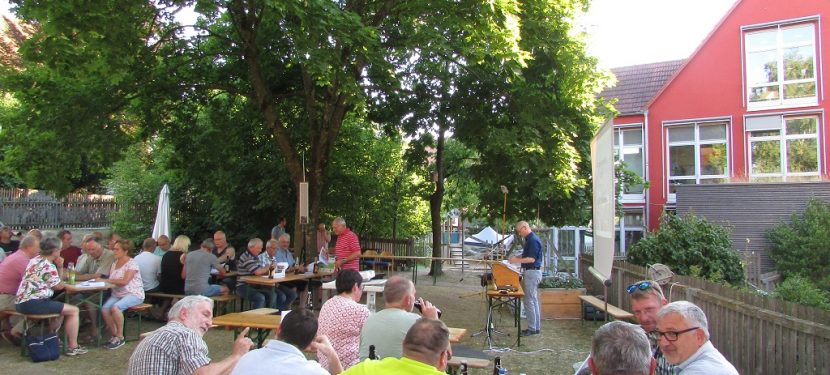 Was Hellmitzheim bewegt: Bürgerversammlung unter Bäumen
