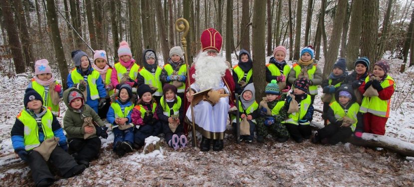 Bischof Nikolaus besucht die Kinder aus Hellmitzheim