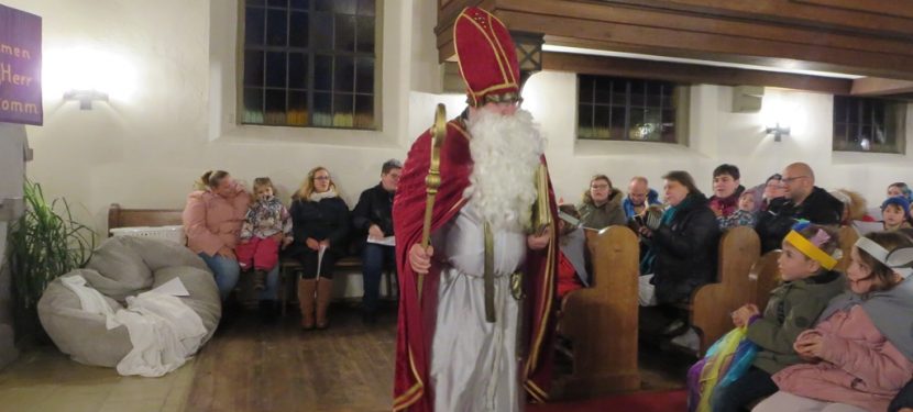 Bischof Nikolaus besucht die Kinder aus dem Ev. Kindergarten „Pusteblume“ Bischof Nikolaus besucht die Kinder aus dem Ev. Kindergarten „Pusteblume“